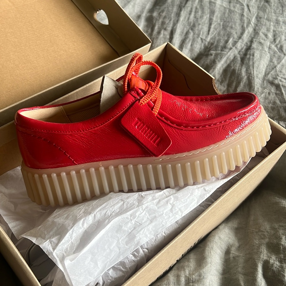 CLARKS TORHILL BEE RED PATENT